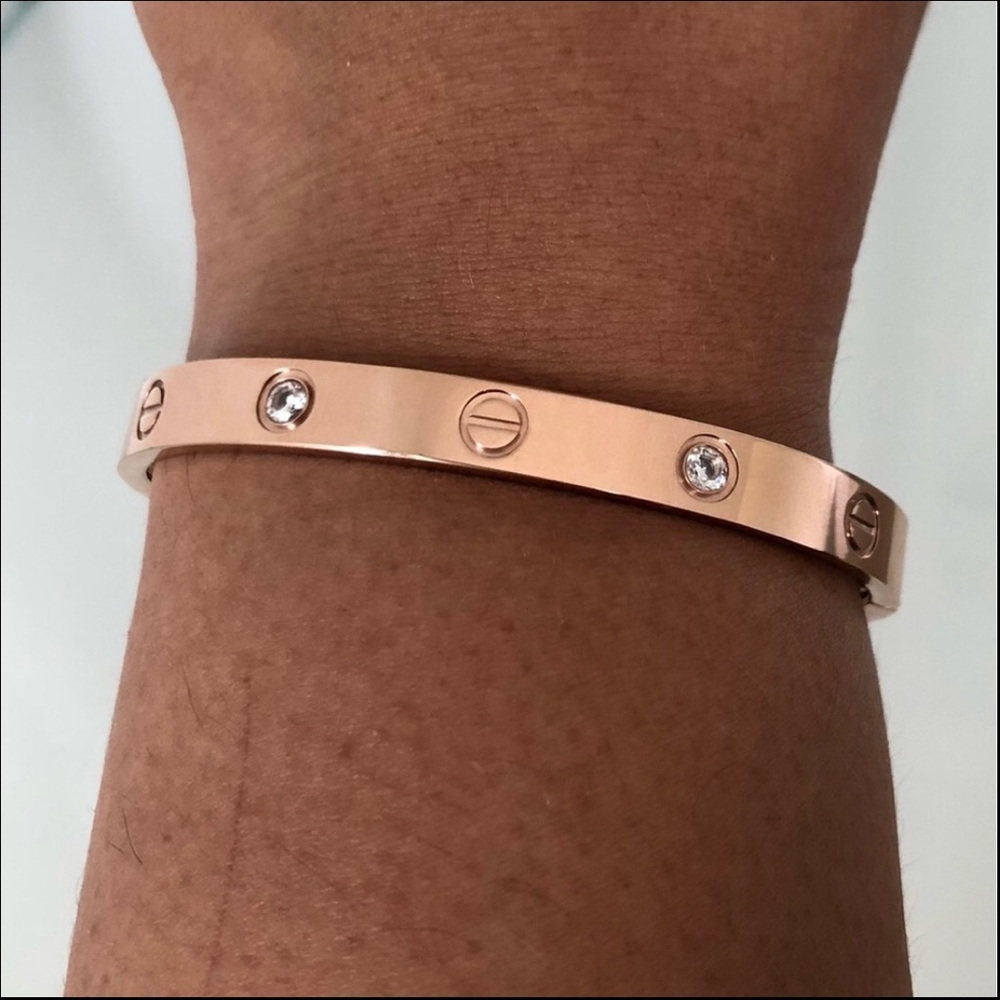 Rose Gold 4 Zirconia Classic Model Screw Bracelet